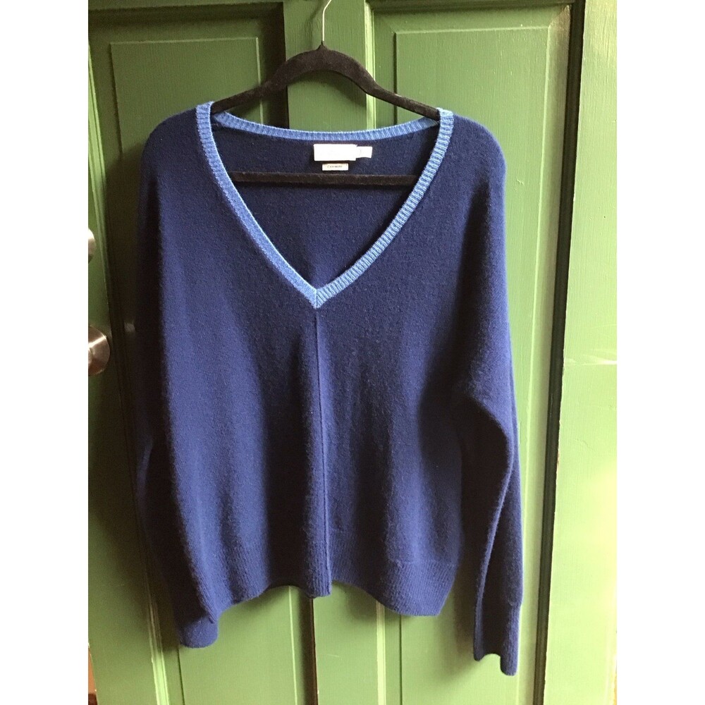 Vineyard Vines V-neck cashmere sweater with a light blue contrast collar